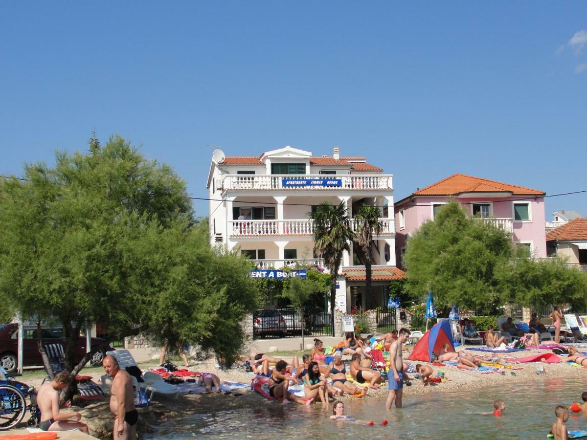Apartments Jelusic Pirovac Exterior foto